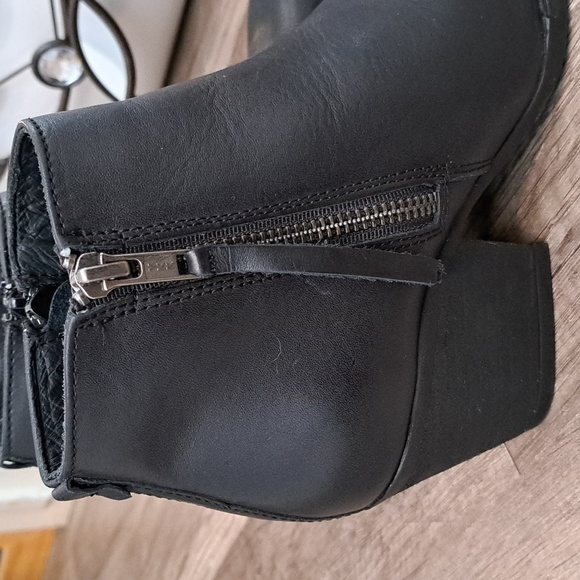 Leather side zip ankle booties - Picture 5 of 11